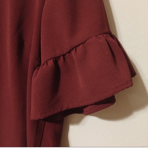 Wine/maroon flutter sleeve cropped blouse - Picture 3 of 4